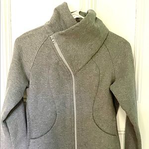 Lulu lemon zip up size 4